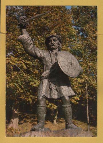 `Statue of Rob Roy Macgregor, Stirling` - Postally Unused - Jarrold & Sons Postcard.
